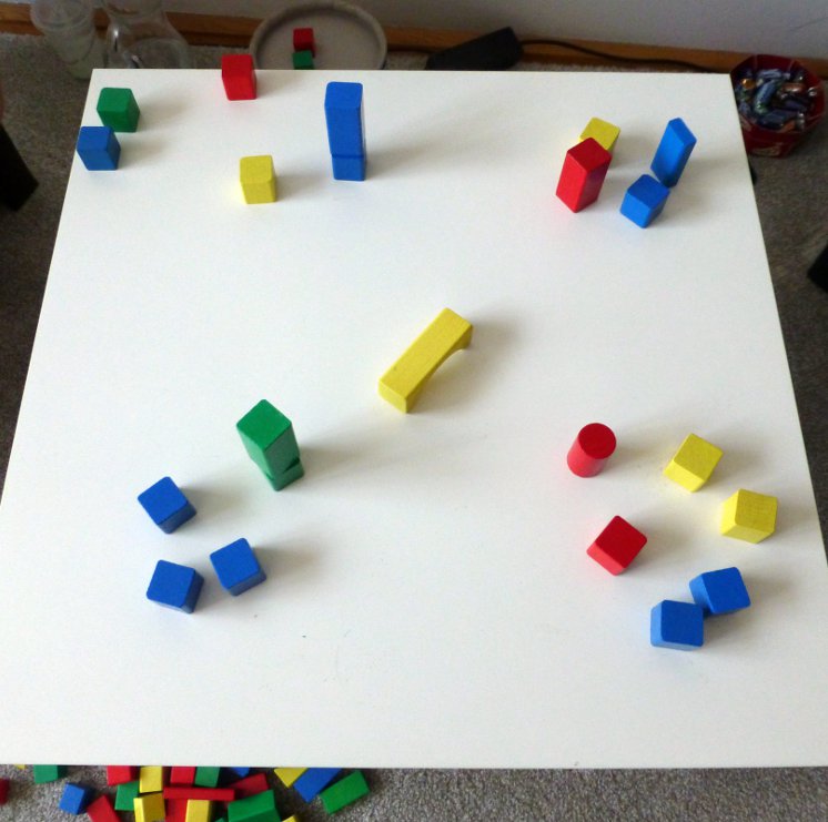 Soziometrie mit Holzklötzen zur Beziehungsvisualisierung